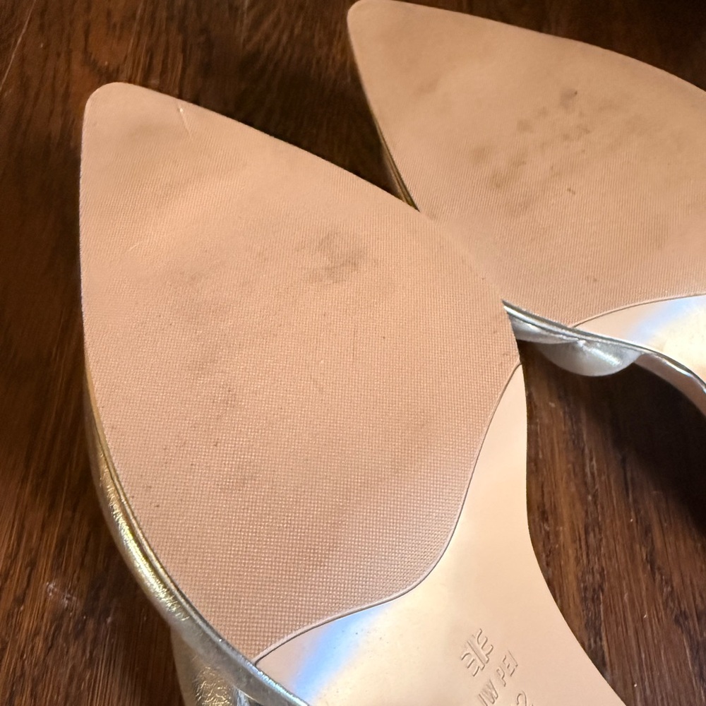 Sara Mule in metallic silver - Picture 13 of 14